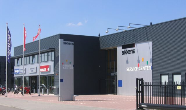 Bedrijfspand Sikkens / Moto place Breda